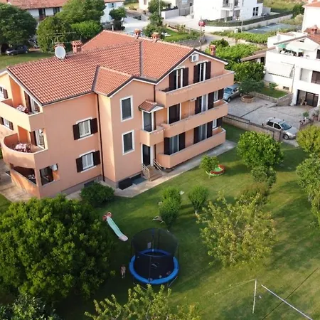 Anita's Terrace בית הארחה