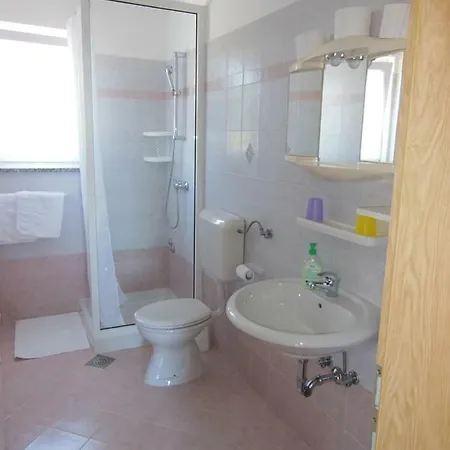 Anita's Terrace בית הארחה